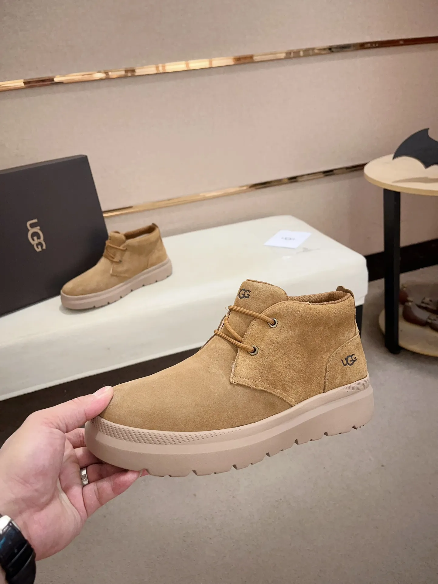 Men's shoes💰: 600💰(high-end goods) UGG❄️❄️Latest model 1:1⃣️quality, fabric: high-end quality first-layer cowhide imported from Europe. Lining: wool lining, sole: pure imported rubber foam outsole. ❤️High-end goods, fine workmanship, trendy and fashionable. The fit is very classy. If you know the goods, you will definitely not be able to refuse😍😍Code number: 41-45. Can be customized 46.47.